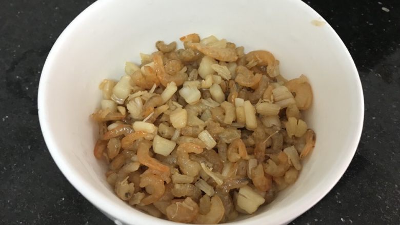 广式烧卖~腊味与海味的完美结合,盛出备用