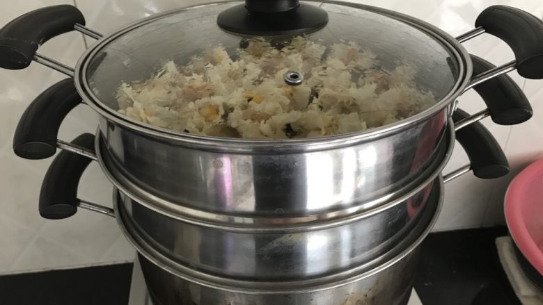 广式烧卖~腊味与海味的完美结合,全部包好上锅蒸十分钟就好了