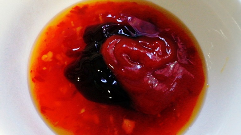 绿色美食+酱熘盘龙茄子,<a style='color:red;display:inline-block;' href='/shicai/ 7617'>甜辣酱</a>，<a style='color:red;display:inline-block;' href='/shicai/ 721'>蚝油</a>，<a style='color:red;display:inline-block;' href='/shicai/ 699'>番茄酱</a>，清水调制而成