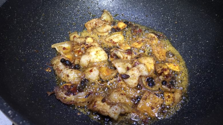 豆豉回锅肉,因为豆瓣酱和豆豉都是咸的,所以不用再放盐