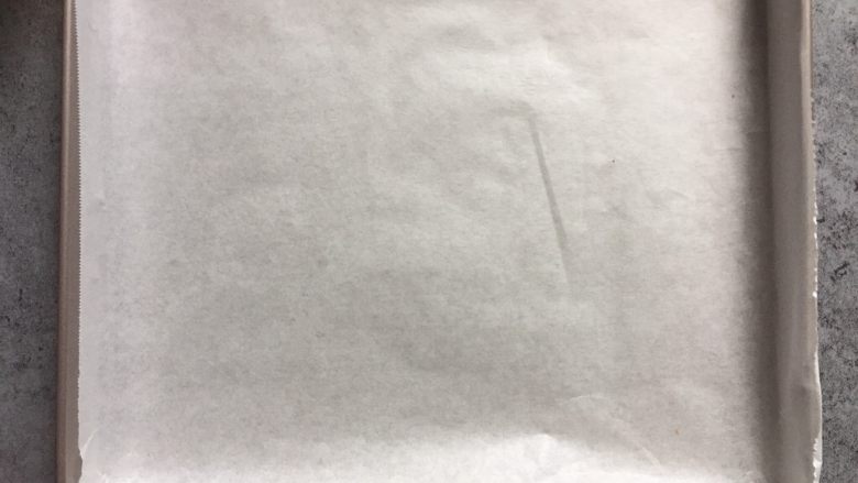 海贼王路飞同款鸡腿,学厨烤盘上铺好油纸