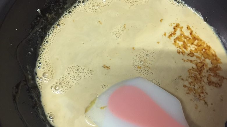 焦糖珍珠奶茶(健康自制),速速倒入奶茶,搅拌,煮1分钟即可
喝的时候放入珍珠即可
珍珠一次吃不完可以沥干水放冷冻里存放