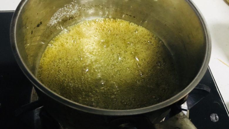焦糖布丁,继续小火煮