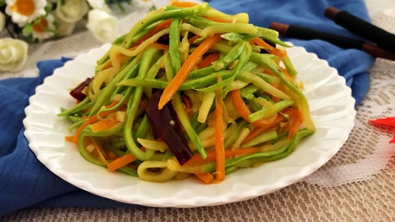 绿色美食~素炒西葫芦丝,清新开胃,2碗饭没问题