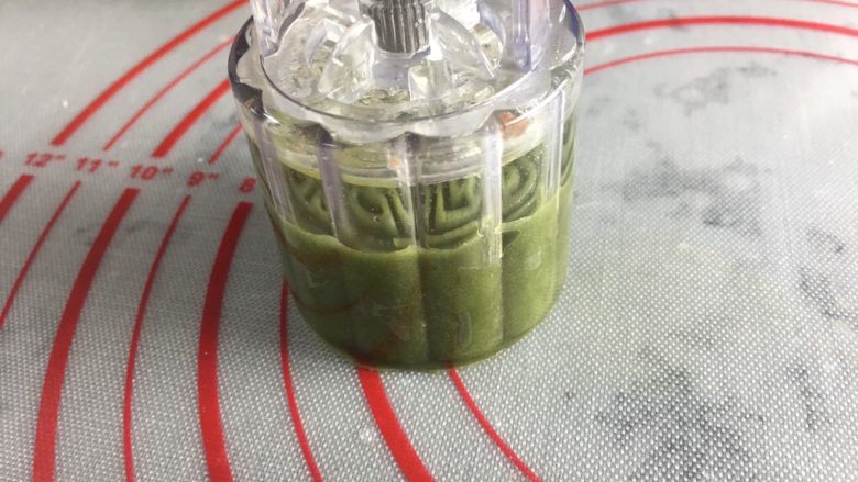 五星级酒店的抹茶巧克力流心月饼,压一下