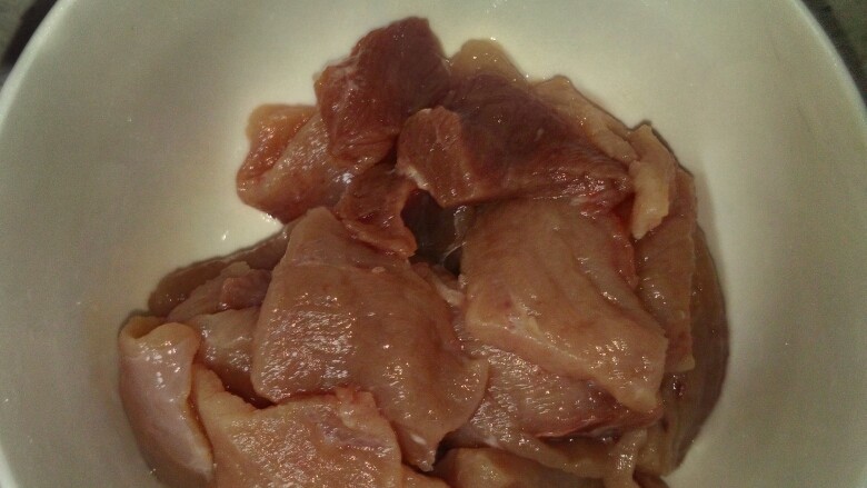 木耳肉片,<a style='color:red;display:inline-block;' href='/shicai/ 34494'>猪瘦肉</a>切片，待用
