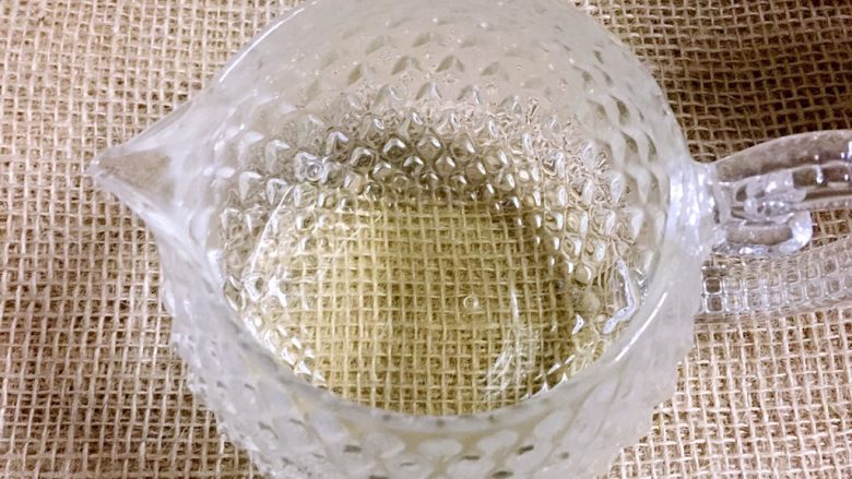 碧螺金桂冰糖饮,洗过茶的水,倒掉不用
