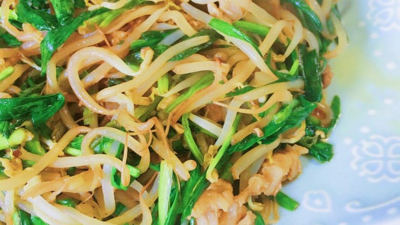 豆芽韭菜炒五花肉