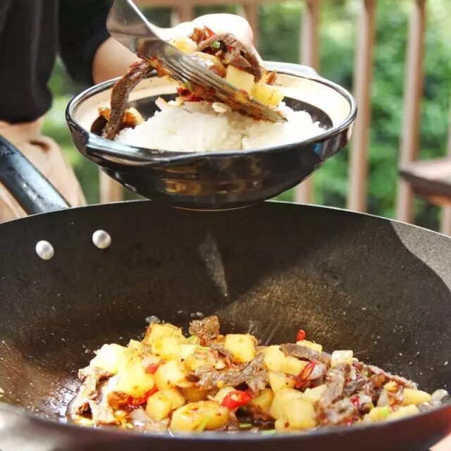 燕子私房菜：土豆牛肉,就可以出锅了  
好饿