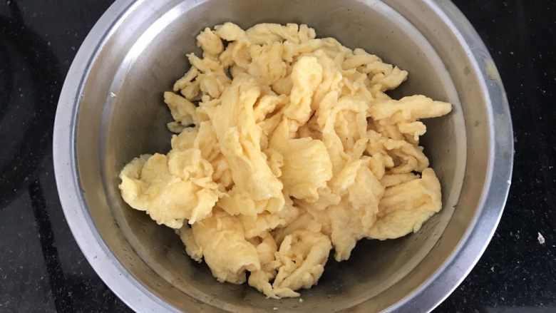 绿色美食~虾皮鸡蛋炒韭菜,倒出备用