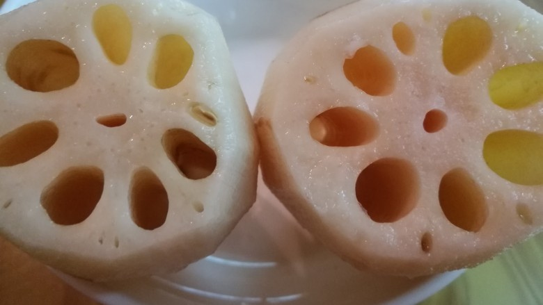 秋季易燥,炖百合来滋养,切片