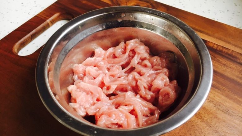 #绿色美食# 韭菜肉丝香干小炒,主要食材:猪肉<a style='color:red;display:inline-block;' href='/shicai/ 4613'>肉丝</a>