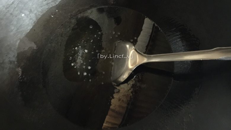 香麻辣子鸡,接着热油锅,放入适量食用油加热
