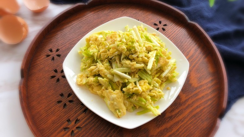 快手美味蒜黄炒鸡蛋,闻着就香啊,特别喜欢那种味道。喜欢就动手吧,快速美味家常菜。