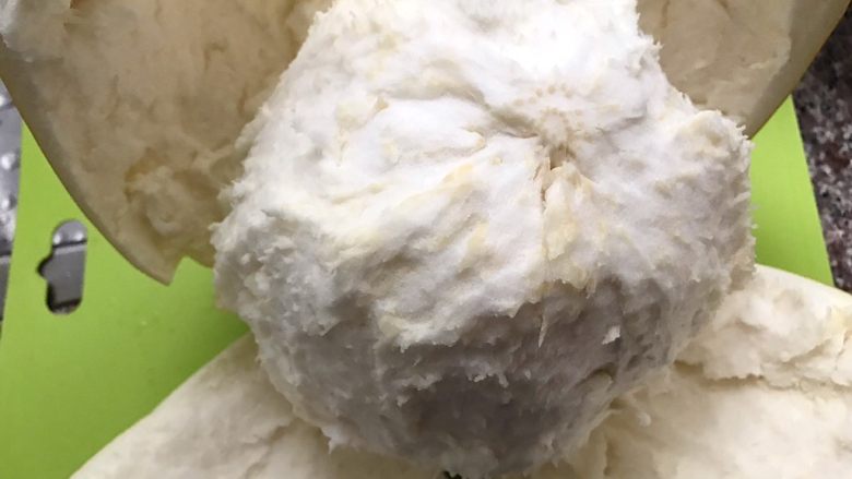 蜂蜜柚子茶,柚子去皮,把果肉剥出来备用