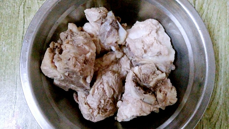暖冬滋补汤,捞起来,洗净
