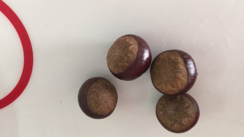 栗子焖排骨,我买的这种栗子,是什么品种????没问…
顺便叫店家帮忙用机子去壳