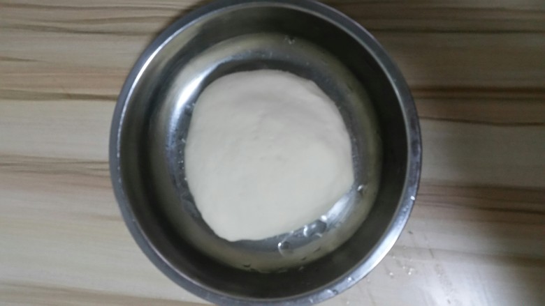 嫩牛肉卷饼,混合成团,静止20分钟左右,记得盖好保鲜膜,以免风干,我忘记拍了😂