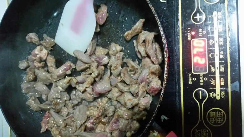 嫩牛肉卷饼,牛肉不用炒太久,否则会咬不动😆