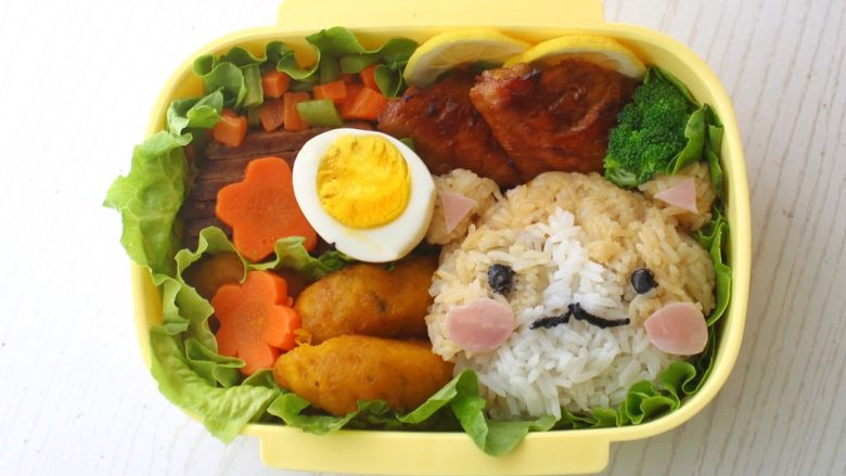 猫咪饭团,最终成品我换了毛发的形状,因为这个猫咪的原型是微博上的“我是肥志”画的一只叫油条的猫咪,我做的时候记错了方向,做完对照图片的时候改回来了。我只是示范一个方法,大家按喜好可以做出各种各样的小猫咪哦ଘ(੭ˊ꒳ˋ)੭✧