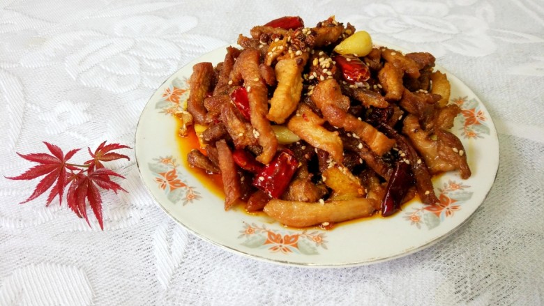 香辣猪肉干,连一向挑剔的宝宝都说好吃得很,吃了半盘。