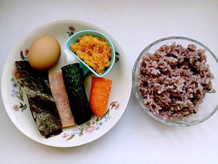 彩色饭团,准备好食材。