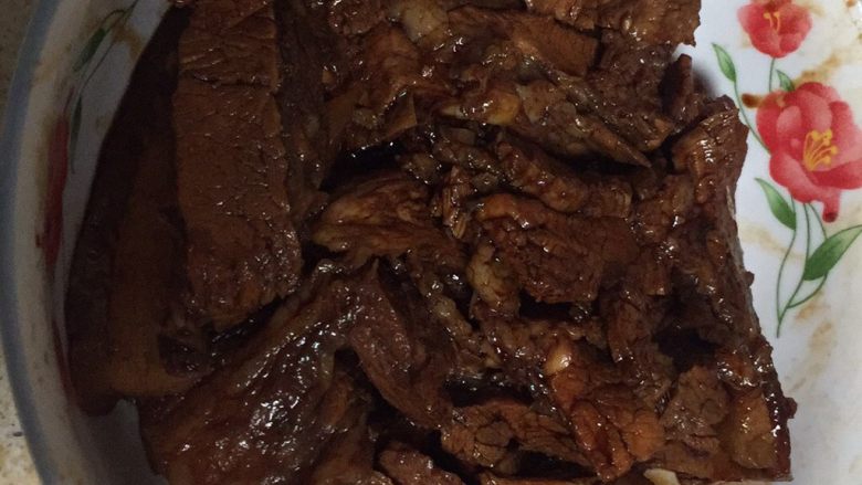 梅菜扣肉
,摆碗