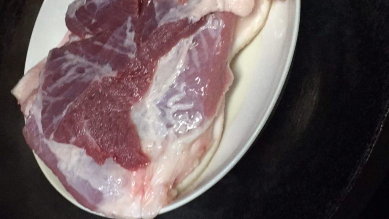 梅菜扣肉
,塌好皮以后，隔水蒸15分钟