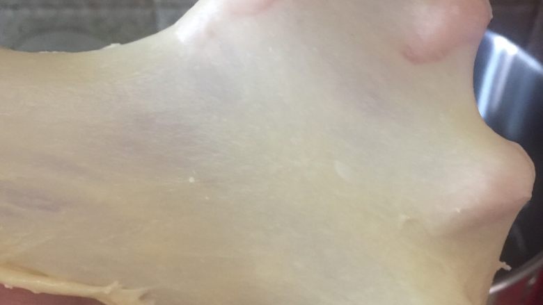 益力多吐司,加入黄油,揉至完全阶段。