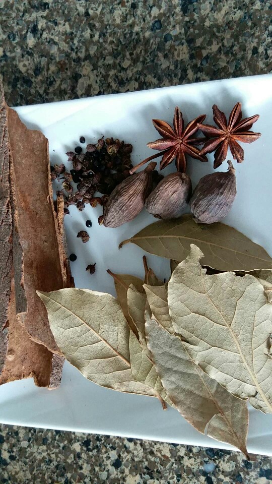 卤鸡爪,调料都准备好,洗干净备用