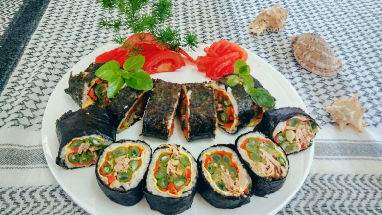 金枪鱼饭卷,装饰一下,拍张照吧。