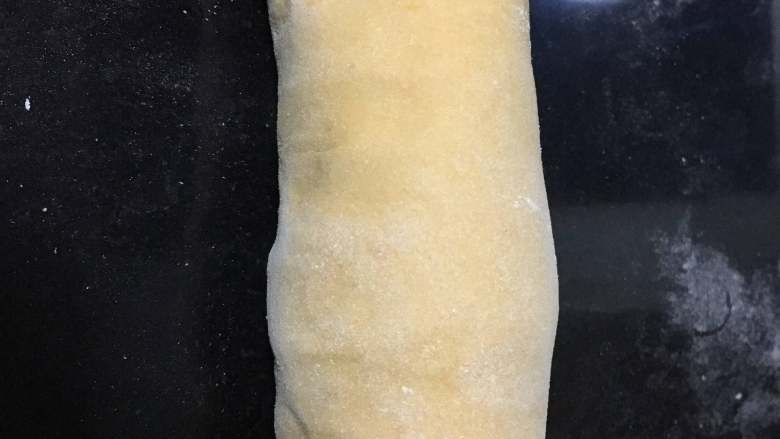 大地的礼物:南瓜全麦刀切,由上往下慢慢卷紧实。