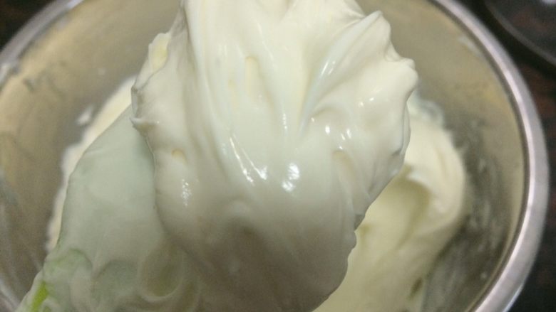 舒芙蕾乳酪蛋糕,这样就可以了,放置一旁。