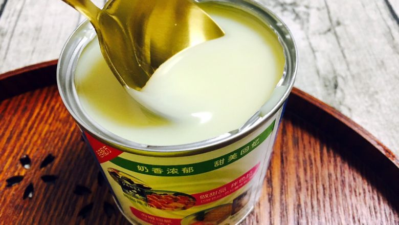 奶香鲜玉米汁(豆浆机版),因为家里有小朋友,喜欢奶香味道的,我就选用了添加点炼乳。