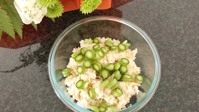 芦笋米饭糕,加入剩米饭中,