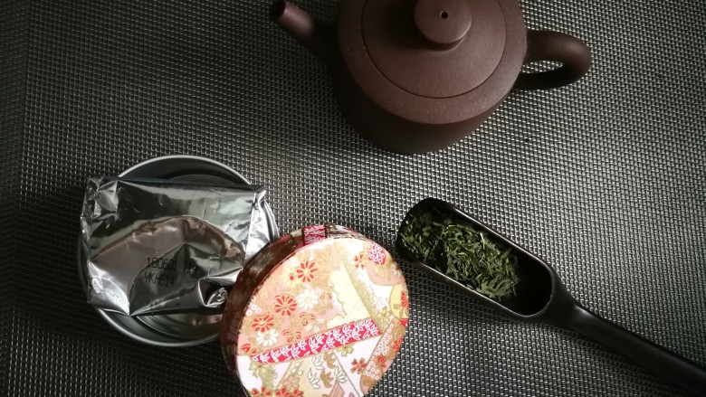 #剩米饭的百种做法# 茶泡饭,准备日式煎茶,紫砂茶壶。