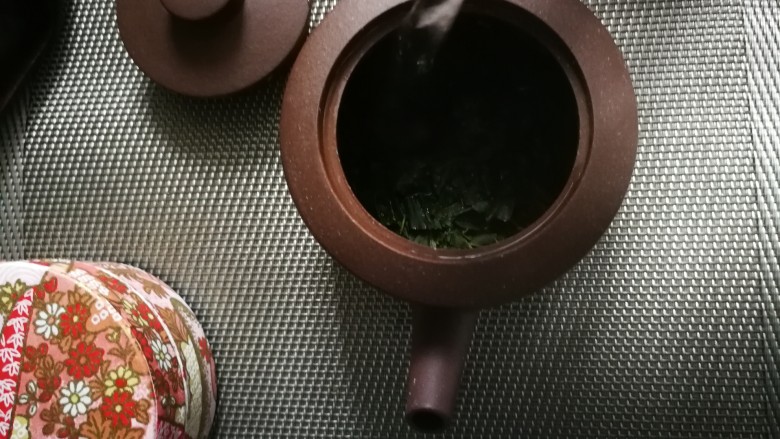 #剩米饭的百种做法# 茶泡饭,水温至80℃左右,悬壶快速入茶叶中行进洗茶。