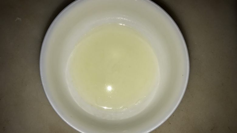 百香水果茶#冬喝暖饮夏吃冰#,准备半个柠檬汁