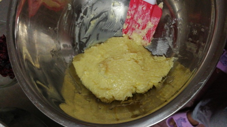 蔓越莓饼干,刮刀拌匀,电动打蛋器打发