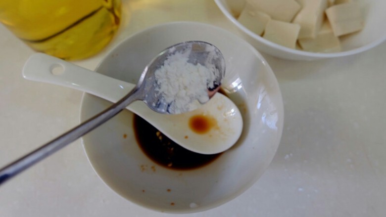 豉汁蒸豆腐,加入半勺生粉