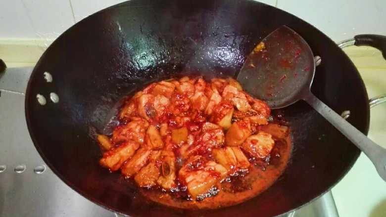 玫瑰乳红烧肉,中火烧开,收汁