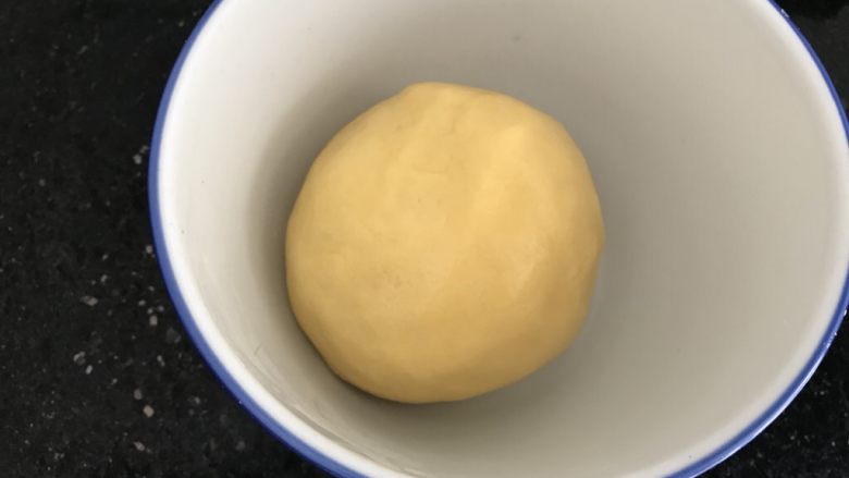 腰果小酥饼,揉成面团,静置10分钟