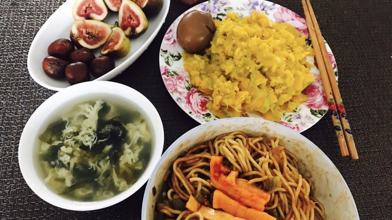 南瓜炒虾皮美善品版午餐—孕妈篇,我定了8分钟,事实证明,炒时间长了,应该定6分钟就可以的。下次改进,这次有点成糊糊了。不过味道没得说。