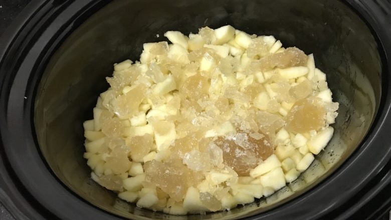 苹果酱~自制更安全,就这样一层苹果一层冰糖,直到铺完