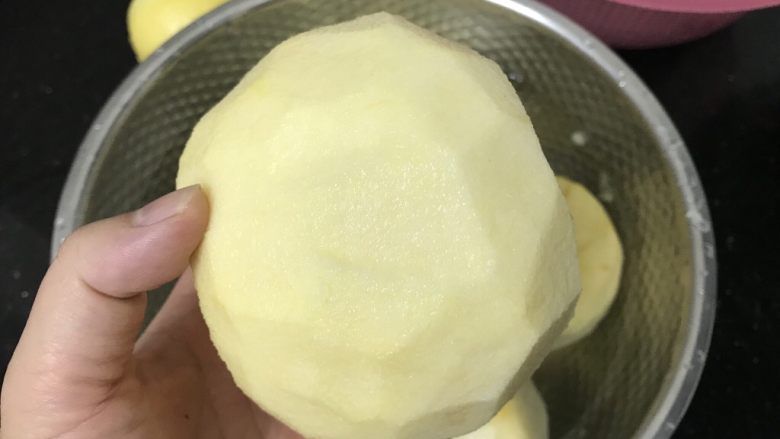苹果酱~自制更安全,去皮,要避免苹果氧化可以泡在淡盐水里