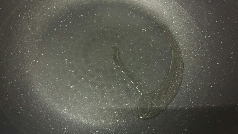 肉炝青红丝,中火,热锅冷油