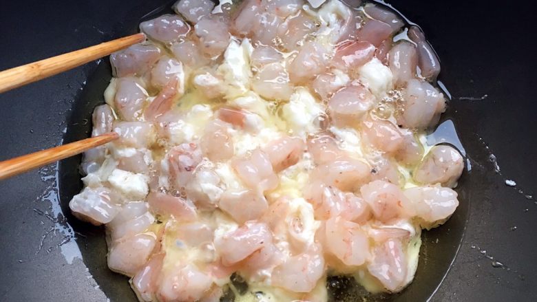 赛蟹肉版 炒虾仁,当虾仁颜色变粉划炒虾仁