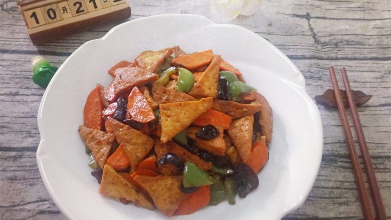 家常豆腐,出锅,装盘。味道棒棒哒!