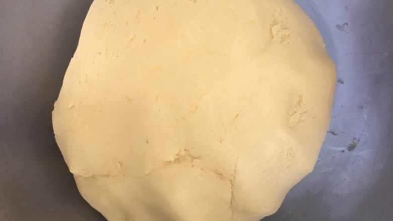 南瓜雪梨,揉成团。