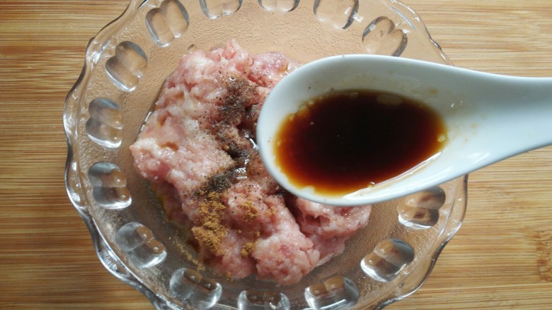 芋头葛根粉饺子,一勺<a style='color:red;display:inline-block;' href='/shicai/ 788'>生抽</a>。